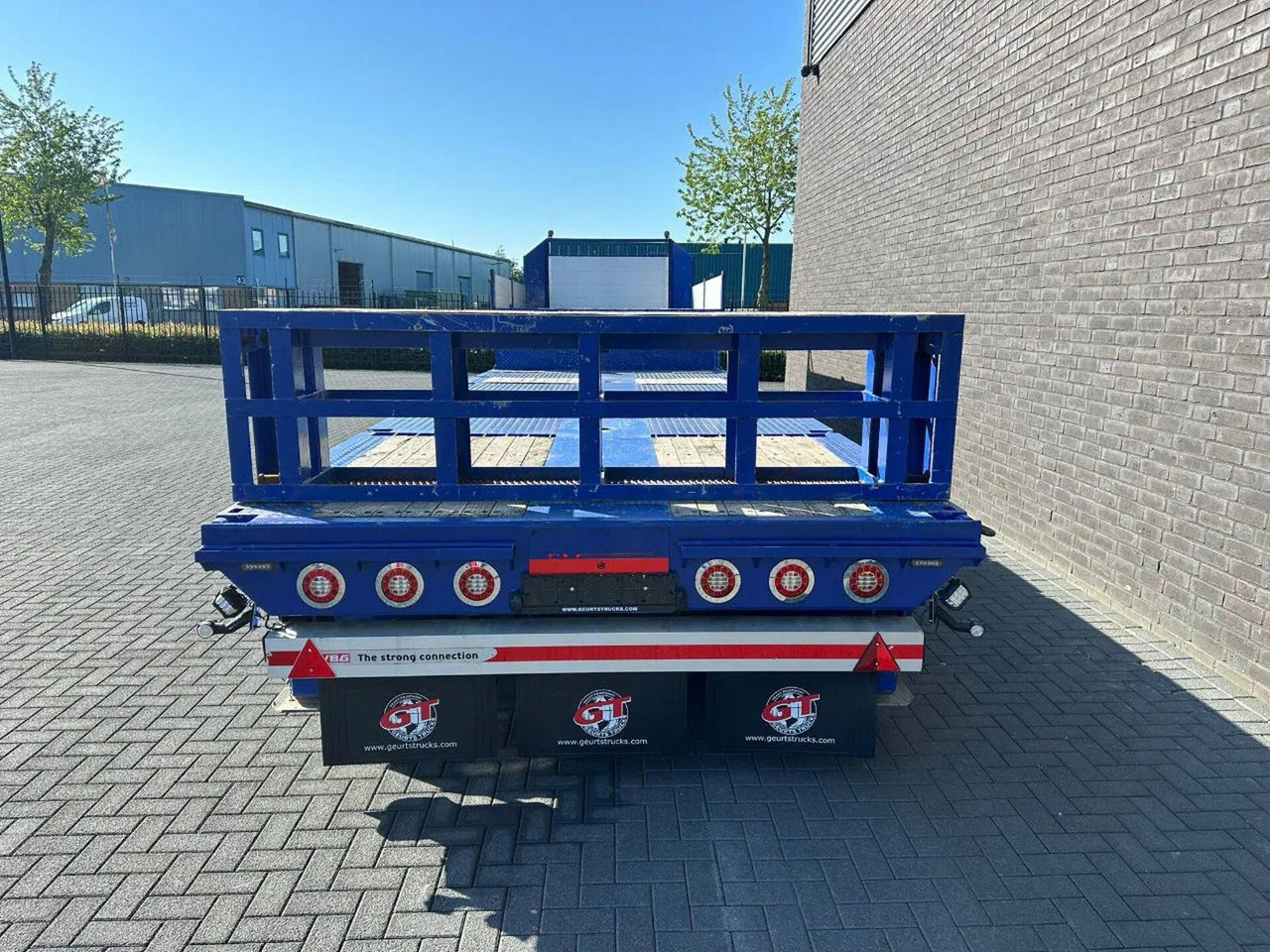 Emtech NNR48 3 ASSER HYDRAULISCHE GESTUURDE KORTE UITSC - Low loader semi-trailer: picture 5 Emtech NNR48 3 ASSER HYDRAULISCHE GESTUURDE KORTE UITSC - Low loader semi-trailer: picture 5