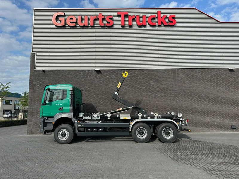 MAN TGS 33.480 6X6 HYVA LIFT 26-55-S HAAKARM / ABROLLKIPPER/ HOOKLIFT (NIEUWE/ NEU/ NEW) - Hook lift truck: picture 1 MAN TGS 33.480 6X6 HYVA LIFT 26-55-S HAAKARM / ABROLLKIPPER/ HOOKLIFT (NIEUWE/ NEU/ NEW) - Hook lift truck: picture 1