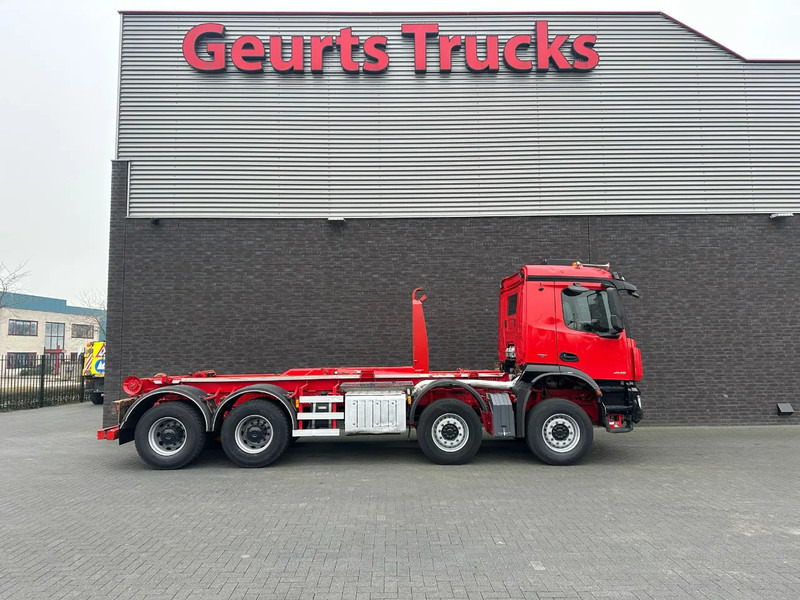 Mercedes-Benz Arocs 8X4 VDL S-30-6600 HAAKARMSYSTEEM/ABROLLKIPPER/HOOKLIFT - Cable system truck: picture 4 Mercedes-Benz Arocs 8X4 VDL S-30-6600 HAAKARMSYSTEEM/ABROLLKIPPER/HOOKLIFT - Cable system truck: picture 4