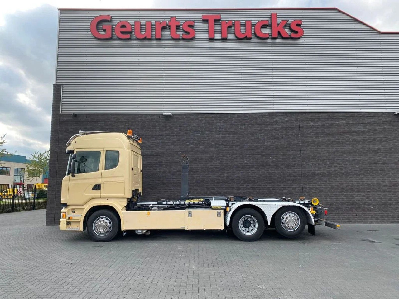 Scania R450 6X2 + PALFINGER HAAKARMSYSTEEM/ABROLLKIPPER - Hook lift truck: picture 2 Scania R450 6X2 + PALFINGER HAAKARMSYSTEEM/ABROLLKIPPER - Hook lift truck: picture 2