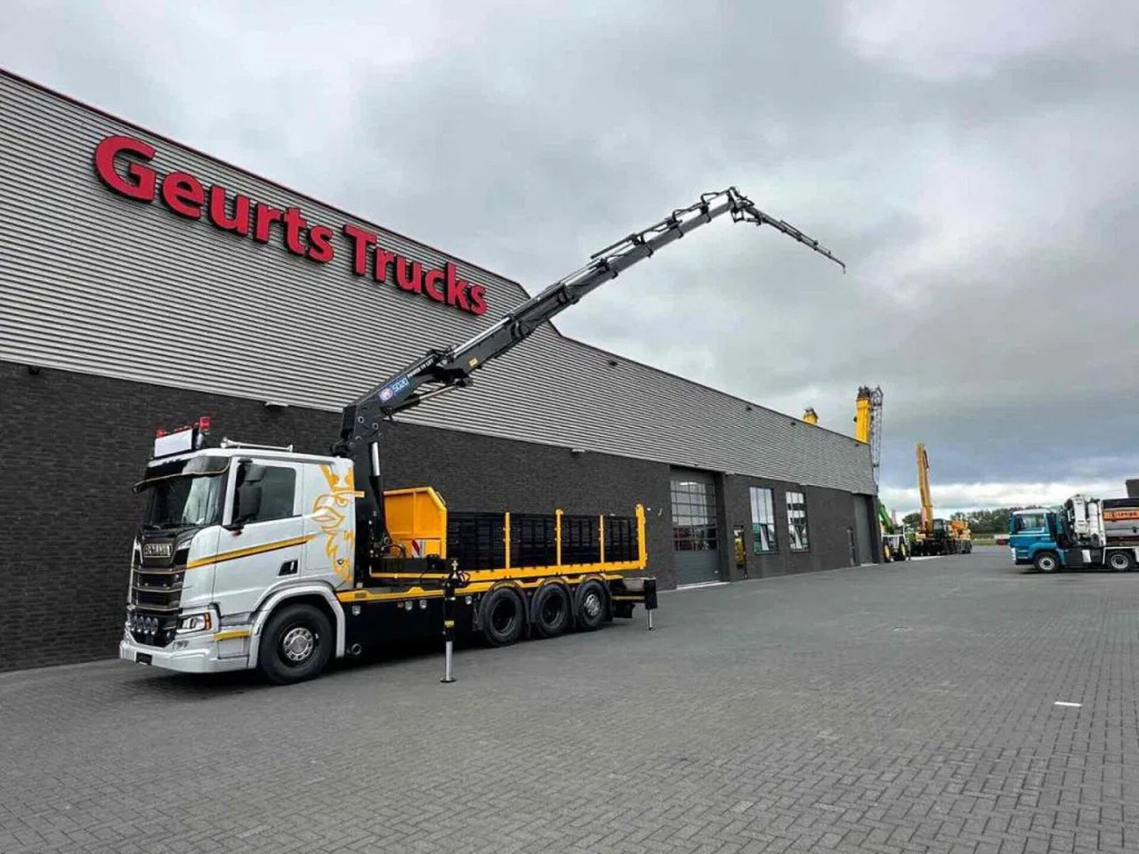 Scania R530 V8 NGS 8X4 TRIDEM MET HYVA 2Z KIPPER + HMF - Tipper, Crane truck: picture 3 Scania R530 V8 NGS 8X4 TRIDEM MET HYVA 2Z KIPPER + HMF - Tipper, Crane truck: picture 3