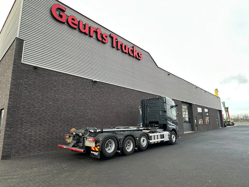 Volvo FH 540 8X2 TRIPLE VDL S30-6700 HAAKARMSYSTEEM / ABROLLKIPPER / HOOKLIFT - Hook lift truck: picture 5 Volvo FH 540 8X2 TRIPLE VDL S30-6700 HAAKARMSYSTEEM / ABROLLKIPPER / HOOKLIFT - Hook lift truck: picture 5