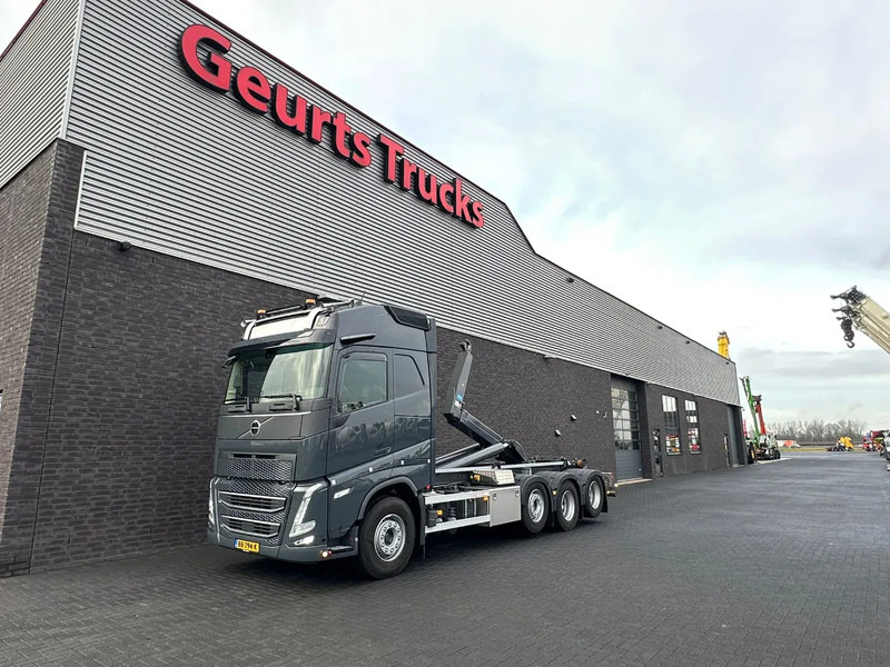 Volvo FH 540 8X2 TRIPLE VDL S30-6700 HAAKARMSYSTEEM / ABROLLKIPPER / HOOKLIFT - Hook lift truck: picture 2 Volvo FH 540 8X2 TRIPLE VDL S30-6700 HAAKARMSYSTEEM / ABROLLKIPPER / HOOKLIFT - Hook lift truck: picture 2
