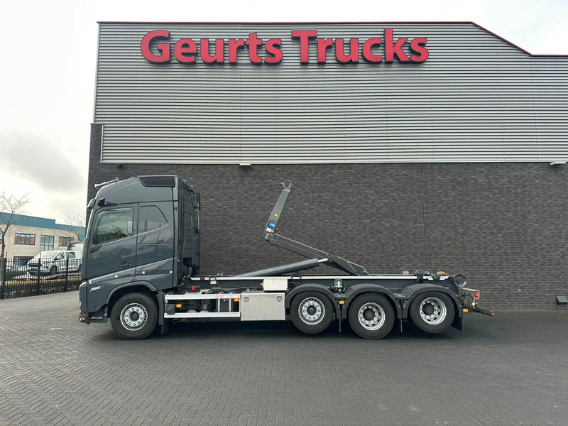 Volvo FH 540 8X2 TRIPLE VDL S30-6700 HAAKARMSYSTEEM / ABROLLKIPPER / HOOKLIFT - Hook lift truck: picture 1 Volvo FH 540 8X2 TRIPLE VDL S30-6700 HAAKARMSYSTEEM / ABROLLKIPPER / HOOKLIFT - Hook lift truck: picture 1