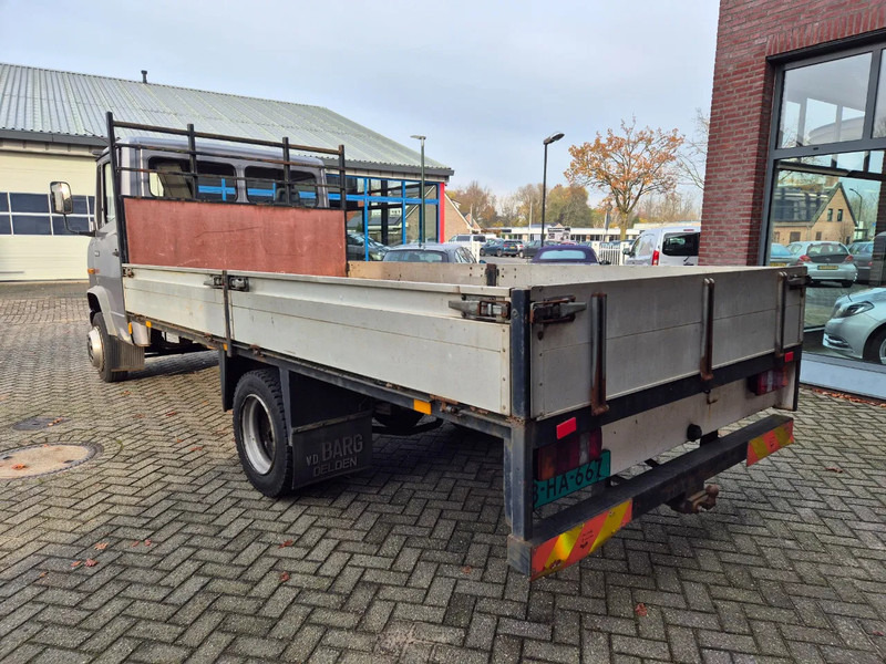 Mercedes-Benz 811 steel suspension - Dropside/ Flatbed truck: picture 3 Mercedes-Benz 811 steel suspension - Dropside/ Flatbed truck: picture 3