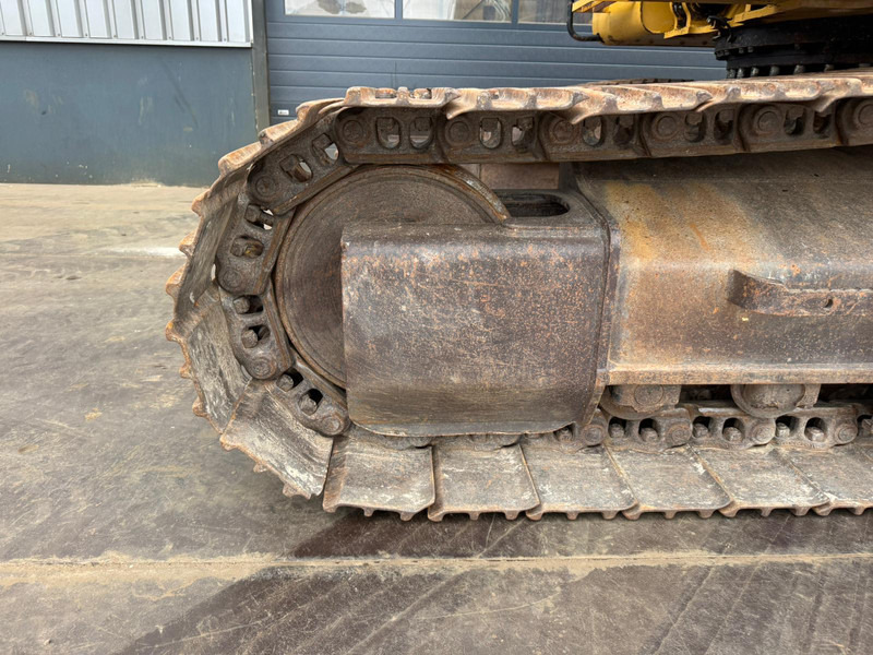 Crawler excavator Caterpillar 320EL: picture 11