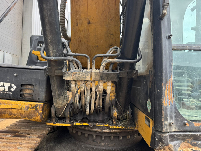 Crawler excavator Caterpillar 323E: picture 9