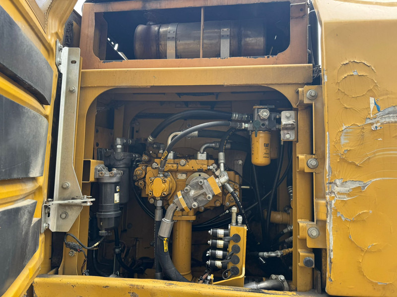 Crawler excavator Caterpillar 323E: picture 19