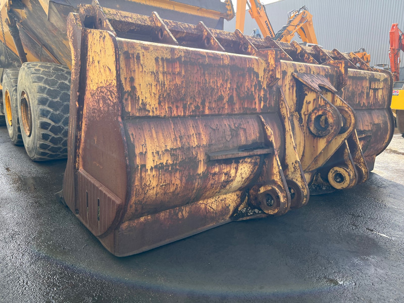 Caterpillar 990 - Bucket: picture 3 Caterpillar 990 - Bucket: picture 3