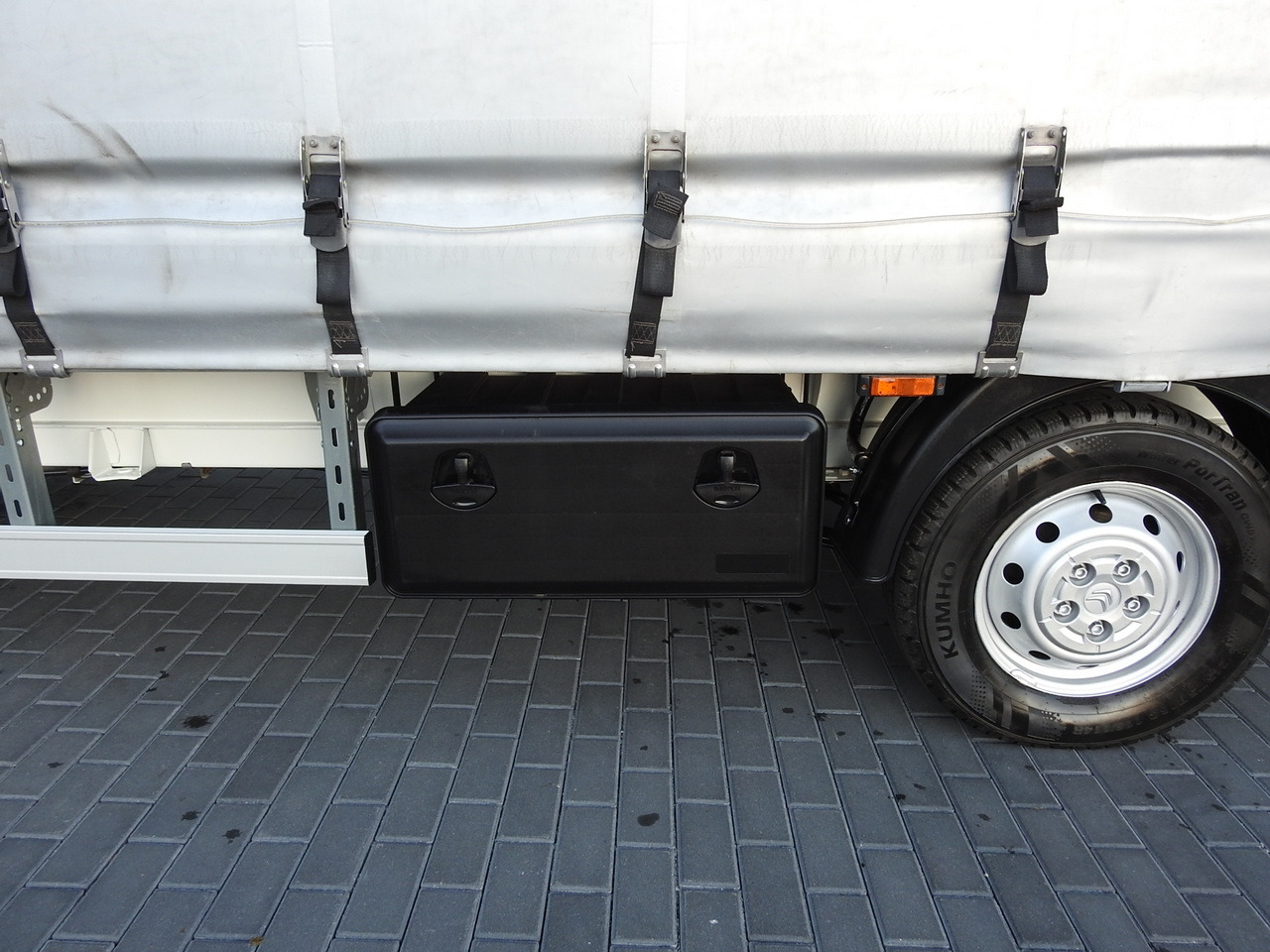 Curtain side van CITROEN JUMPER TARPAULIN 10 PALLETS CRUISE CONTROL AIR CONDITIONING LED LIGHTS PNEUMATICS 165HP: picture 20 Curtain side van CITROEN JUMPER TARPAULIN 10 PALLETS CRUISE CONTROL AIR CONDITIONING LED LIGHTS PNEUMATICS 165HP: picture 20