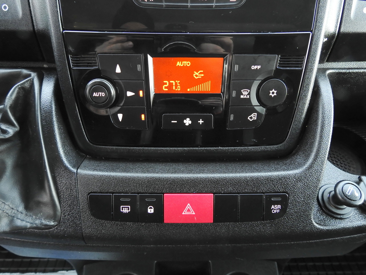 Curtain side van CITROEN JUMPER TARPAULIN 10 PALLETS CRUISE CONTROL AIR CONDITIONING LED LIGHTS PNEUMATICS 165HP: picture 36 Curtain side van CITROEN JUMPER TARPAULIN 10 PALLETS CRUISE CONTROL AIR CONDITIONING LED LIGHTS PNEUMATICS 165HP: picture 36