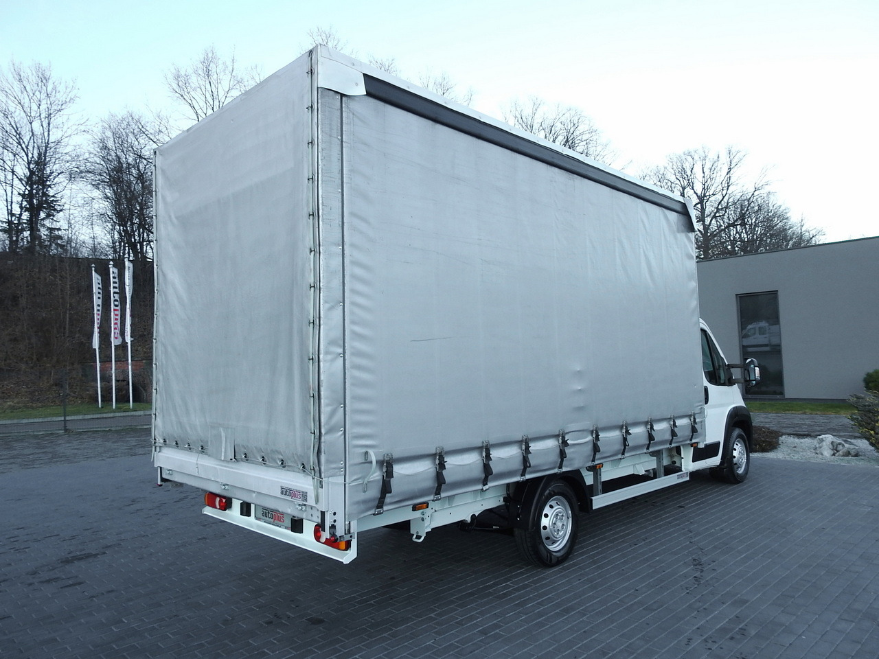Curtain side van CITROEN JUMPER TARPAULIN 10 PALLETS CRUISE CONTROL AIR CONDITIONING LED LIGHTS PNEUMATICS 165HP: picture 13 Curtain side van CITROEN JUMPER TARPAULIN 10 PALLETS CRUISE CONTROL AIR CONDITIONING LED LIGHTS PNEUMATICS 165HP: picture 13