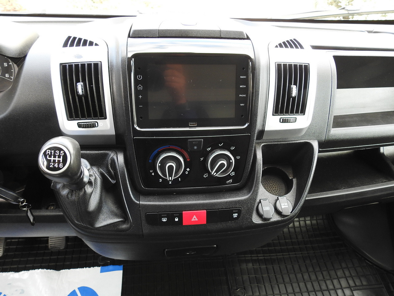 Box van FIAT DUCATO  BOX LIFT 8 PALLETS CRUISE CONTROL NAVIGATION LED LIGHTS AIR CONDITIONING  130HP: picture 32