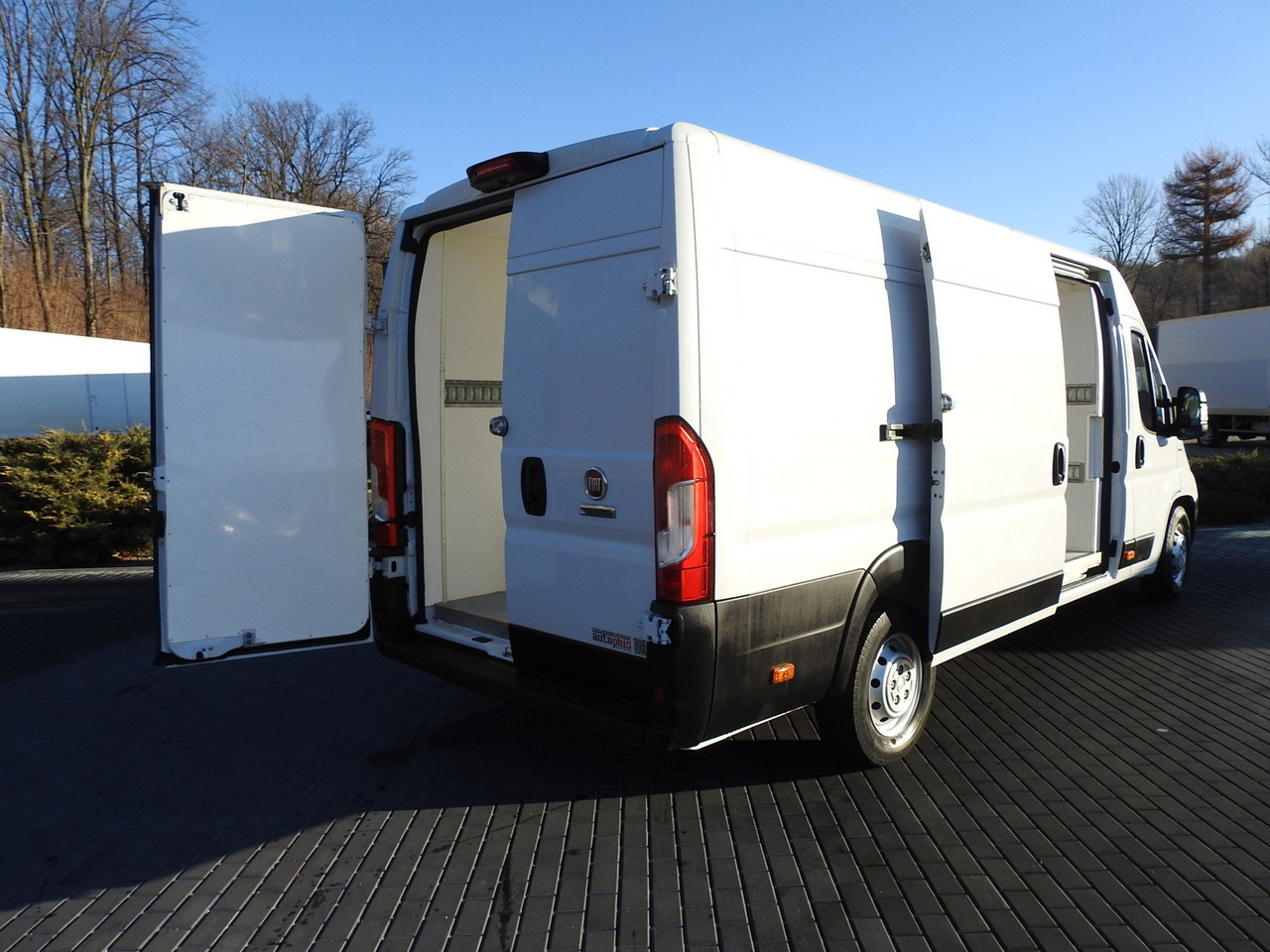 FIAT DUCATO REFRIGERATOR VAN -10*C POWER SUPPLY 230V AIR CONDITIONING 175HP - Refrigerated van: picture 3 FIAT DUCATO REFRIGERATOR VAN -10*C POWER SUPPLY 230V AIR CONDITIONING 175HP - Refrigerated van: picture 3