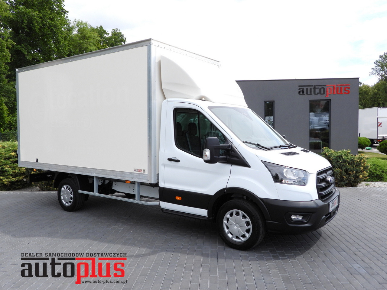 FORD TRANSIT BOX 8 PALLETS CRUISE CONTROL AIR CONDITIONING 130HP - Box van: picture 1 FORD TRANSIT BOX 8 PALLETS CRUISE CONTROL AIR CONDITIONING 130HP - Box van: picture 1