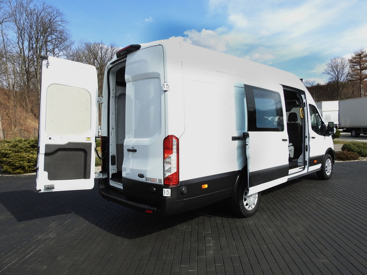 FORD TRANSIT  BOX DELIVERY VAN 6 SEATS CRUISE CONTROL LED LIGHTS AIR CONDITIONING  180HP - Panel van: picture 3 FORD TRANSIT  BOX DELIVERY VAN 6 SEATS CRUISE CONTROL LED LIGHTS AIR CONDITIONING  180HP - Panel van: picture 3
