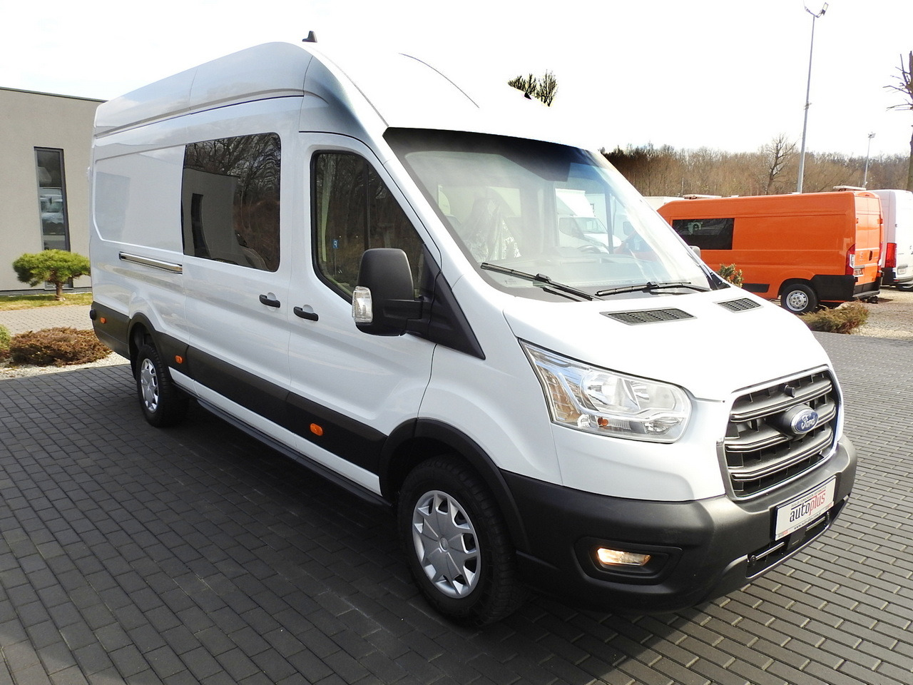 FORD TRANSIT  BOX DELIVERY VAN 6 SEATS CRUISE CONTROL LED LIGHTS AIR CONDITIONING  180HP - Panel van: picture 4 FORD TRANSIT  BOX DELIVERY VAN 6 SEATS CRUISE CONTROL LED LIGHTS AIR CONDITIONING  180HP - Panel van: picture 4