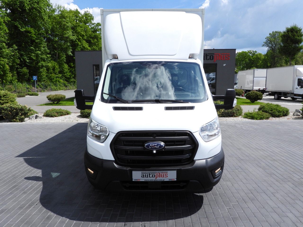 FORD TRANSIT  BOX LIFT 8 PALLETS CRUISE CONTROL LED LIGHTS AIR CONDITIONING  130HP - Box van: picture 5 FORD TRANSIT  BOX LIFT 8 PALLETS CRUISE CONTROL LED LIGHTS AIR CONDITIONING  130HP - Box van: picture 5