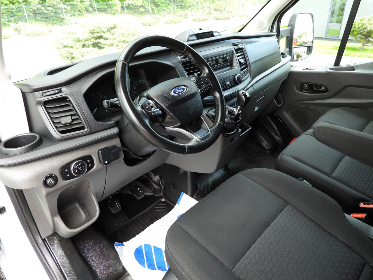 FORD TRANSIT  BOX LIFT 8 PALLETS CRUISE CONTROL LED LIGHTS AIR CONDITIONING  130HP - Box van: picture 2 FORD TRANSIT  BOX LIFT 8 PALLETS CRUISE CONTROL LED LIGHTS AIR CONDITIONING  130HP - Box van: picture 2