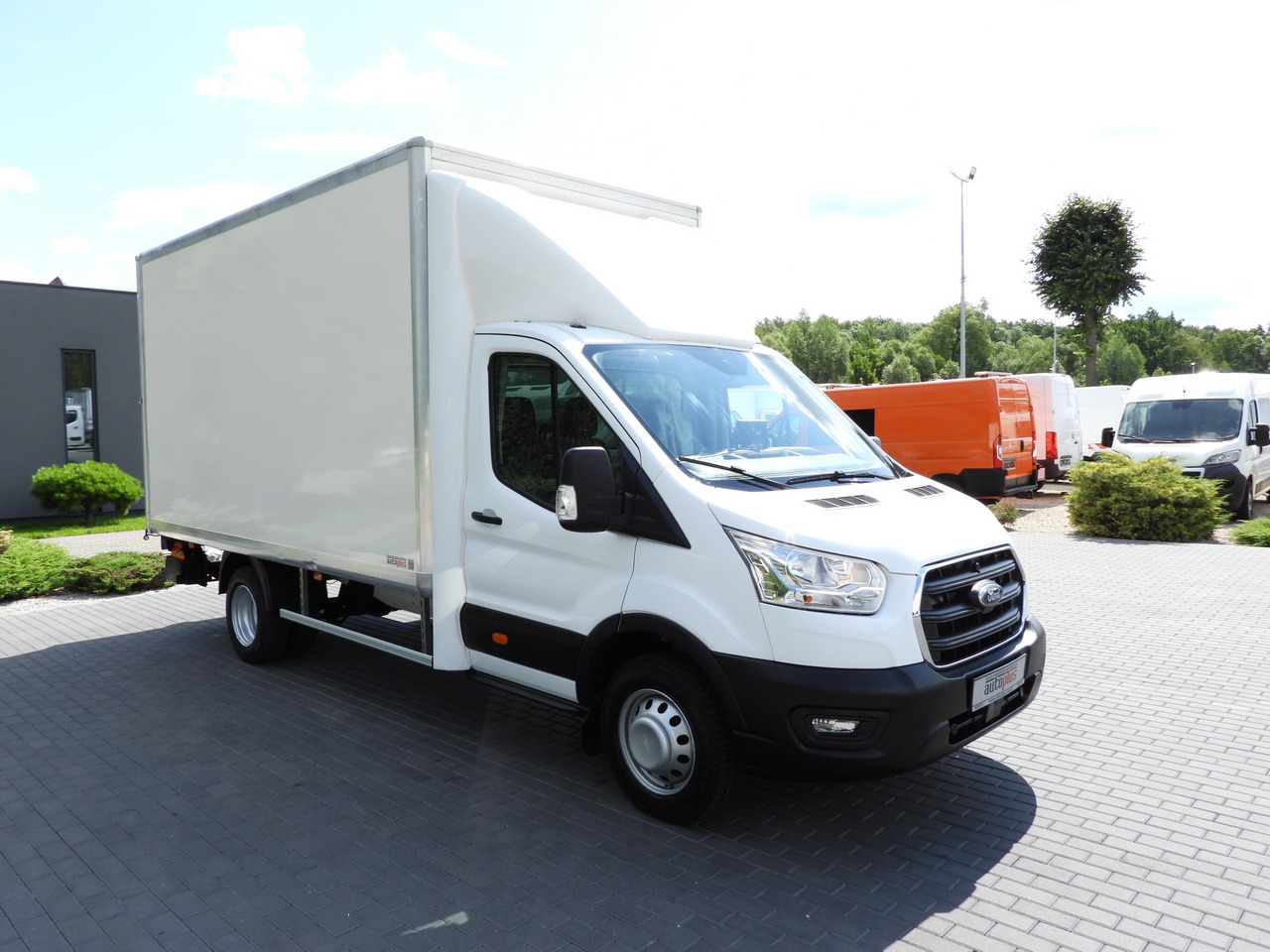 FORD TRANSIT BOX LIFT 8 PALLETS CRUISE CONTROL LED LIGHTS TWIN WHEELS AIR CONDITIONING  130HP - Refrigerated van: picture 4 FORD TRANSIT BOX LIFT 8 PALLETS CRUISE CONTROL LED LIGHTS TWIN WHEELS AIR CONDITIONING  130HP - Refrigerated van: picture 4