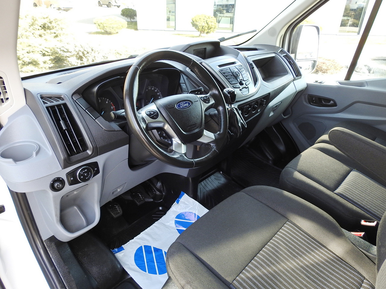 FORD TRANSIT BOX LIFT 8 PALLETS CRUISE CONTROL LED LIGHTS TWIN WHEELS AIR CONDITIONING 170HP - Box van: picture 2 FORD TRANSIT BOX LIFT 8 PALLETS CRUISE CONTROL LED LIGHTS TWIN WHEELS AIR CONDITIONING 170HP - Box van: picture 2