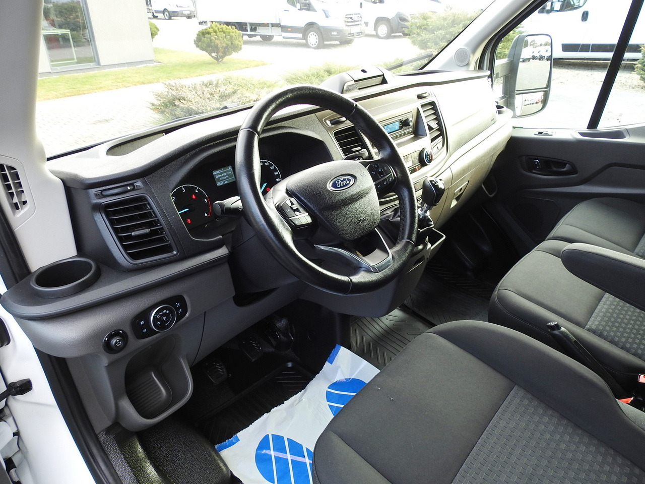 FORD TRANSIT TARPAULIN 10 PALLETS WEBASTO CRUISE CONTROL AIR CONDITIONING LED LIGHTS 160HP - Curtain side van: picture 2 FORD TRANSIT TARPAULIN 10 PALLETS WEBASTO CRUISE CONTROL AIR CONDITIONING LED LIGHTS 160HP - Curtain side van: picture 2