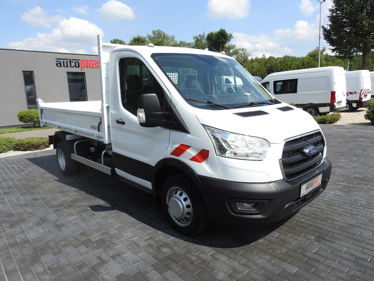 FORD TRANSIT TIPPER CRUISE CONTROL AIR CONDITIONING TWIN WHEELS 170HP - Tipper van: picture 4 FORD TRANSIT TIPPER CRUISE CONTROL AIR CONDITIONING TWIN WHEELS 170HP - Tipper van: picture 4