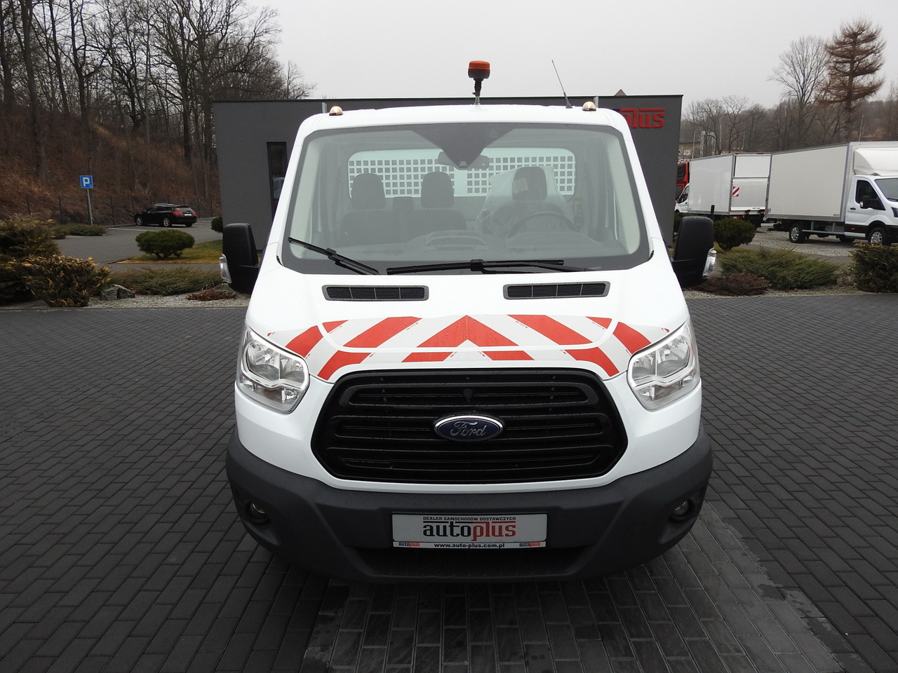 FORD TRANSIT TIPPER CRUISE CONTROL AIR CONDITIONING TWIN WHEELS 170HP - Tipper van: picture 5 FORD TRANSIT TIPPER CRUISE CONTROL AIR CONDITIONING TWIN WHEELS 170HP - Tipper van: picture 5