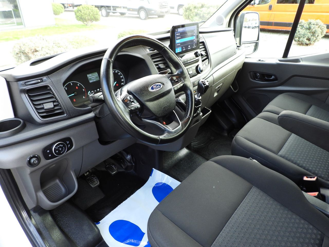 FORD TRANSIT TIPPER CRUISE CONTROL LED LIGHTS TWIN WHEELS AIR CONDITIONING 130HP - Tipper van: picture 2 FORD TRANSIT TIPPER CRUISE CONTROL LED LIGHTS TWIN WHEELS AIR CONDITIONING 130HP - Tipper van: picture 2