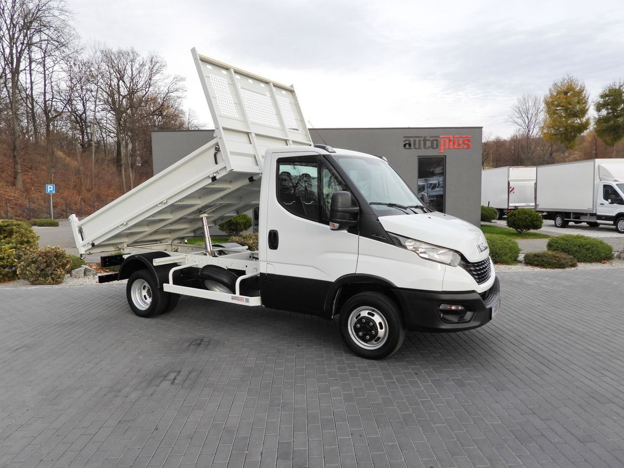 IVECO DAILY 35C14 TIPPER CRUISE CONTROL TWIN WHEELS AIR CONDITIONING 140HP - Tipper van: picture 4 IVECO DAILY 35C14 TIPPER CRUISE CONTROL TWIN WHEELS AIR CONDITIONING 140HP - Tipper van: picture 4