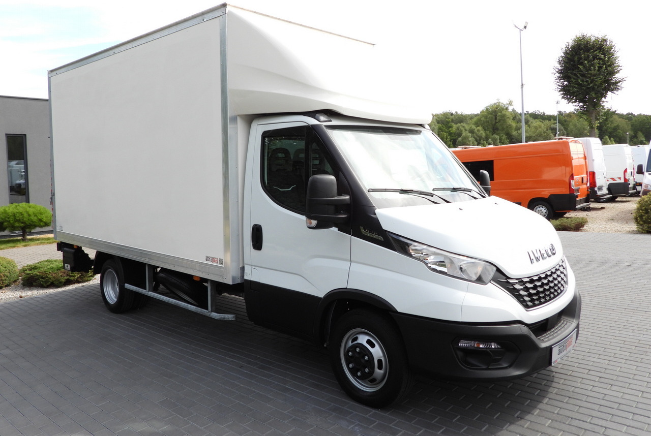 IVECO DAILY 35C16 BOX LIFT 8 PALLETS CRUISE CONTROL AUTOMATIC TRANSMISSION HI-MATIC TWIN WHEELS AIR CONDITIONING 160HP - Box van: picture 4 IVECO DAILY 35C16 BOX LIFT 8 PALLETS CRUISE CONTROL AUTOMATIC TRANSMISSION HI-MATIC TWIN WHEELS AIR CONDITIONING 160HP - Box van: picture 4