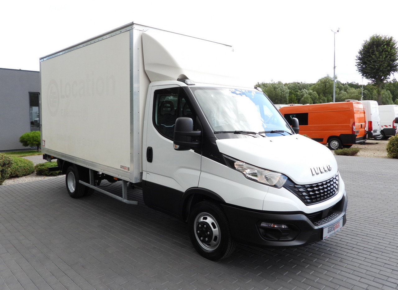 IVECO DAILY 35C16 BOX LIFT 8 PALLETS CRUISE CONTROL TWIN WHEELS AIR CONDITIONING 160HP - Box van: picture 4 IVECO DAILY 35C16 BOX LIFT 8 PALLETS CRUISE CONTROL TWIN WHEELS AIR CONDITIONING 160HP - Box van: picture 4