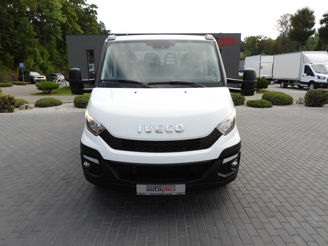 IVECO DAILY 35C17 STAKE BODY DOUBLE CABIN DOKA 7 SEATS CRUISE CONTROL TWIN WHEELS AIR CONDITIONING 170HP - Flatbed van: picture 5 IVECO DAILY 35C17 STAKE BODY DOUBLE CABIN DOKA 7 SEATS CRUISE CONTROL TWIN WHEELS AIR CONDITIONING 170HP - Flatbed van: picture 5