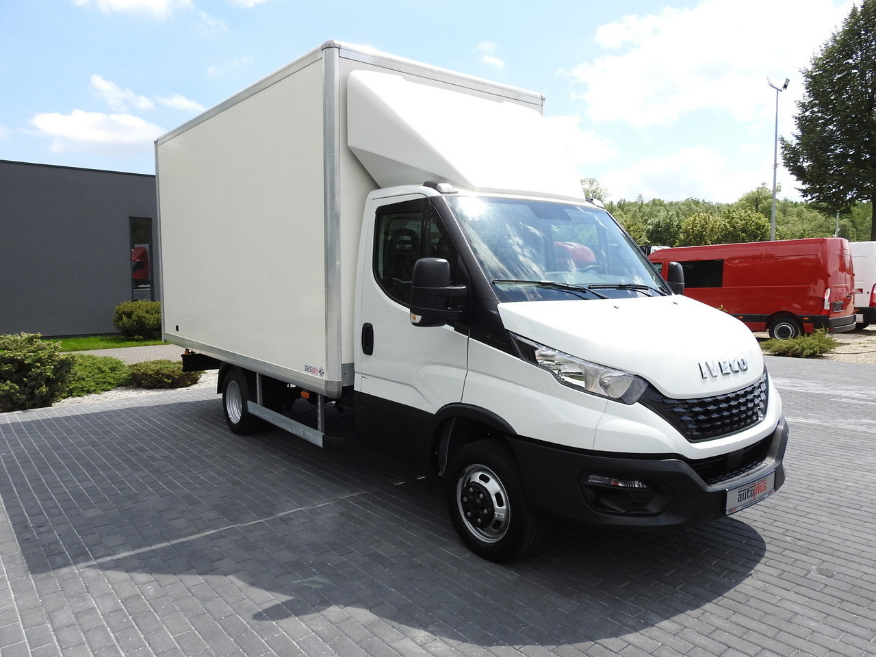 IVECO DAILY 35S14 8 PALLETS CRUISE CONTROL TWIN WHEELS AIR CONDITIONING 140HP - Refrigerated van: picture 4 IVECO DAILY 35S14 8 PALLETS CRUISE CONTROL TWIN WHEELS AIR CONDITIONING 140HP - Refrigerated van: picture 4