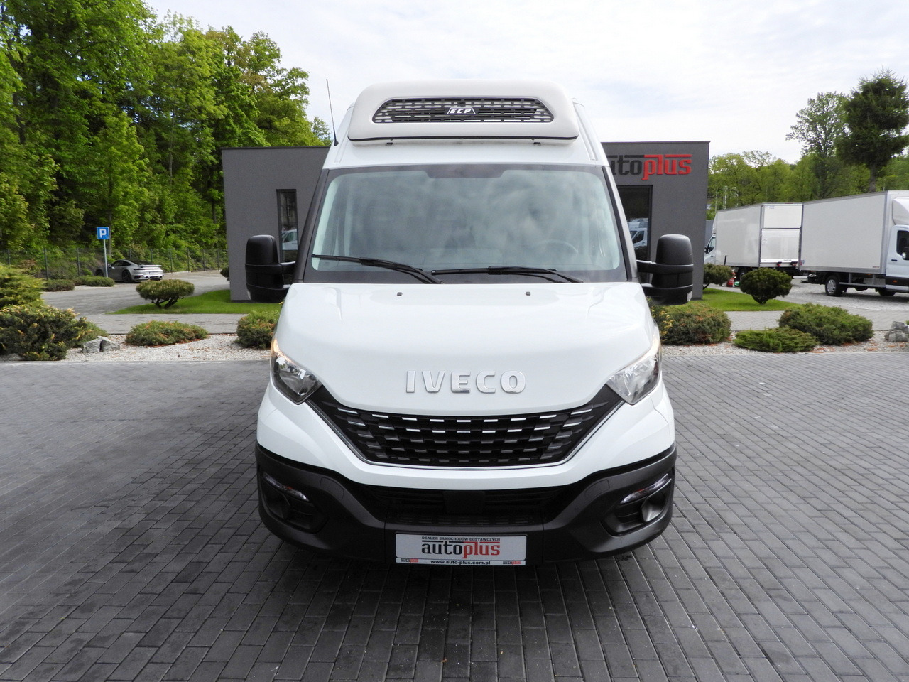IVECO DAILY 35S14 REFRIGERATOR VAN -10*C POWER SUPPLY 230V CRUISE CONTROL AUTOMATIC TRANSMISSION HI-MATIC AIR CONDITIONING 140HP - Refrigerated van: picture 5 IVECO DAILY 35S14 REFRIGERATOR VAN -10*C POWER SUPPLY 230V CRUISE CONTROL AUTOMATIC TRANSMISSION HI-MATIC AIR CONDITIONING 140HP - Refrigerated van: picture 5