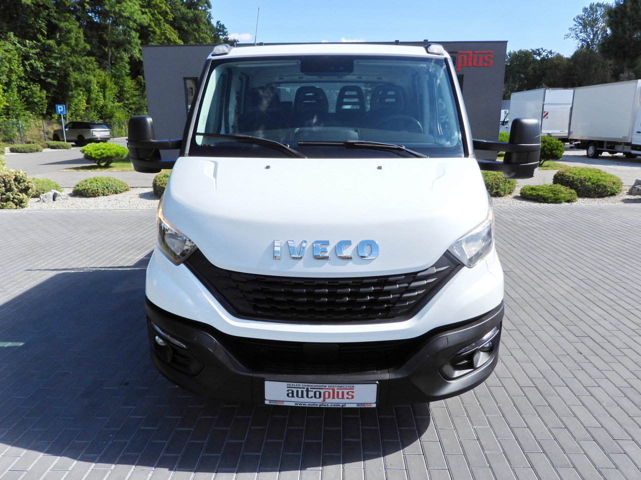 IVECO DAILY 35S14 STAKE BODY DOUBLE CABIN DOKA 7 SEATS CRUISE CONTROL AIR CONDITIONING 135HP - Combi van: picture 5 IVECO DAILY 35S14 STAKE BODY DOUBLE CABIN DOKA 7 SEATS CRUISE CONTROL AIR CONDITIONING 135HP - Combi van: picture 5