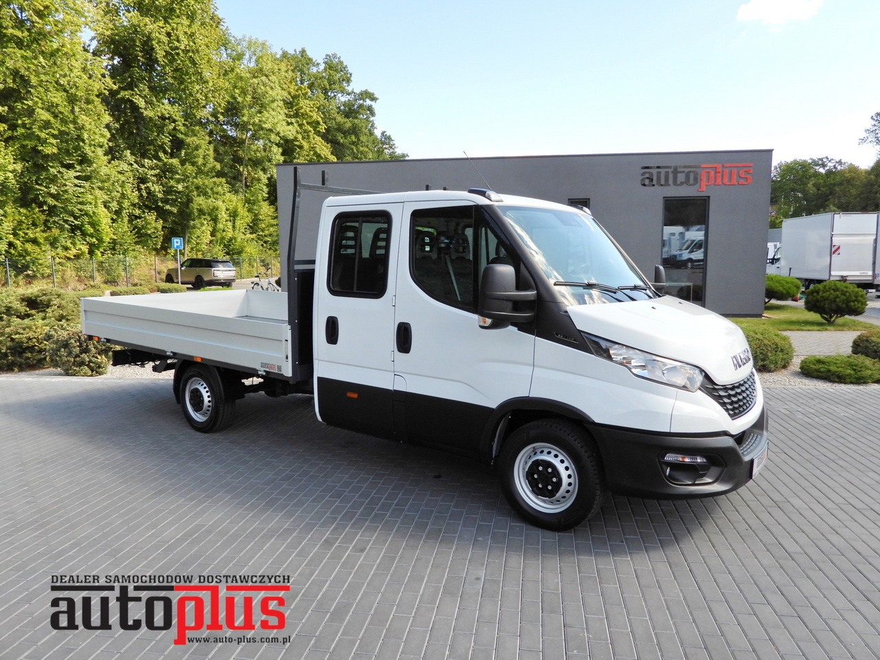 IVECO DAILY 35S14 STAKE BODY DOUBLE CABIN DOKA 7 SEATS CRUISE CONTROL AIR CONDITIONING 135HP - Combi van: picture 1 IVECO DAILY 35S14 STAKE BODY DOUBLE CABIN DOKA 7 SEATS CRUISE CONTROL AIR CONDITIONING 135HP - Combi van: picture 1