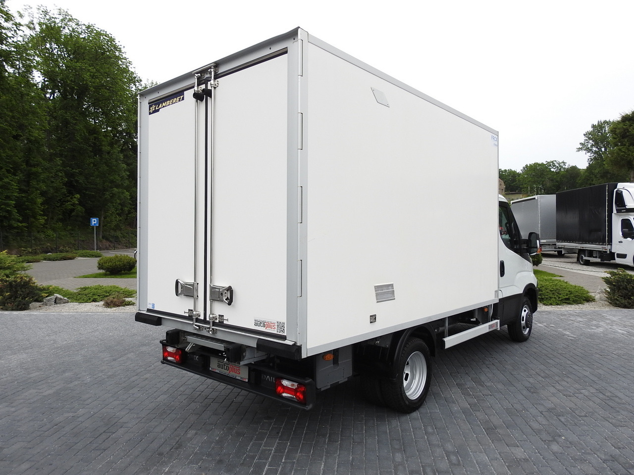 IVECO DAILY 35S15 REGRIGERATOR BOX -12*C 8 PALLETS CRUISE CONTROL TWIN WHEELS AIR CONDITIONING 150HP - Refrigerated van: picture 3 IVECO DAILY 35S15 REGRIGERATOR BOX -12*C 8 PALLETS CRUISE CONTROL TWIN WHEELS AIR CONDITIONING 150HP - Refrigerated van: picture 3