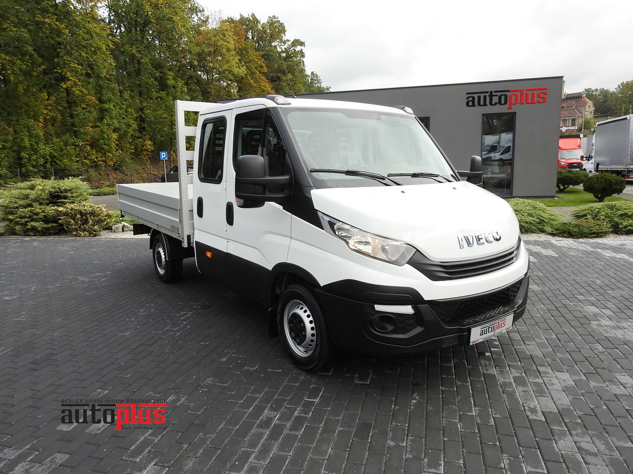 IVECO DAILY 35S15 STAKE BODY DOUBLE CABIN DOKA 7 SEATS AIR CONDITIONING 150HP - Flatbed van: picture 1 IVECO DAILY 35S15 STAKE BODY DOUBLE CABIN DOKA 7 SEATS AIR CONDITIONING 150HP - Flatbed van: picture 1