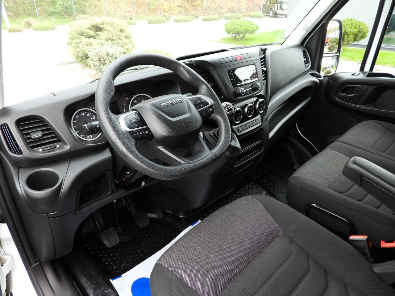 IVECO DAILY 35S16 BOX LIFT 8 PALLETS CRUISE CONTROL AIR CONDITIONING TWIN WHEELS 160HP - Refrigerated van: picture 2 IVECO DAILY 35S16 BOX LIFT 8 PALLETS CRUISE CONTROL AIR CONDITIONING TWIN WHEELS 160HP - Refrigerated van: picture 2