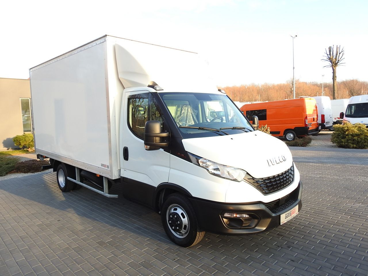 IVECO DAILY 35S16 BOX LIFT 8 PALLETS CRUISE CONTROL AIR CONDITIONING TWIN WHEELS  160HP - Box van: picture 4 IVECO DAILY 35S16 BOX LIFT 8 PALLETS CRUISE CONTROL AIR CONDITIONING TWIN WHEELS  160HP - Box van: picture 4
