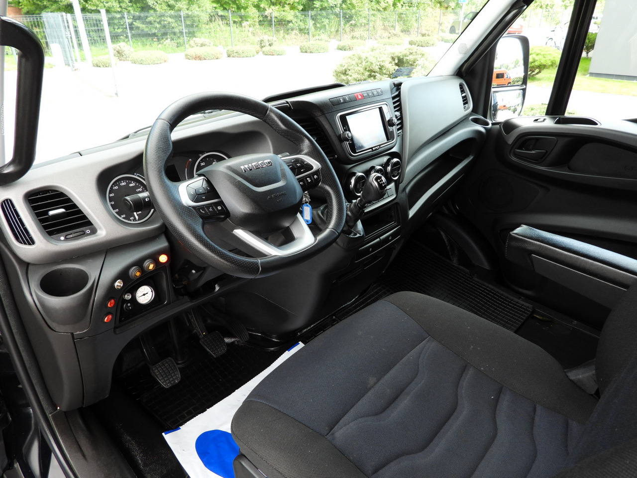 IVECO DAILY 35S18 BOX LIFT 8 PALLETS WEBASTO CRUISE CONTROL NAVIGATION LED LIGHTS PNEUMATICS AIR CONDITIONING 180HP - Refrigerated van: picture 2 IVECO DAILY 35S18 BOX LIFT 8 PALLETS WEBASTO CRUISE CONTROL NAVIGATION LED LIGHTS PNEUMATICS AIR CONDITIONING 180HP - Refrigerated van: picture 2