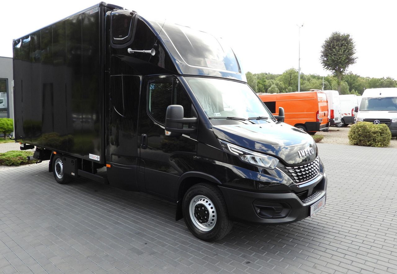 IVECO DAILY 35S18 BOX LIFT 8 PALLETS WEBASTO CRUISE CONTROL NAVIGATION LED LIGHTS PNEUMATICS AIR CONDITIONING  180HP - Box van: picture 4 IVECO DAILY 35S18 BOX LIFT 8 PALLETS WEBASTO CRUISE CONTROL NAVIGATION LED LIGHTS PNEUMATICS AIR CONDITIONING  180HP - Box van: picture 4
