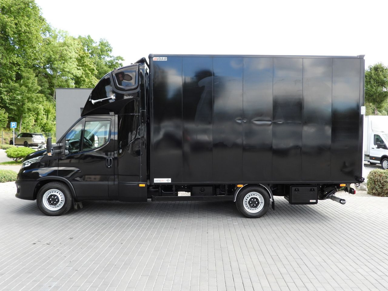 Box van IVECO DAILY 35S18 BOX LIFT 8 PALLETS WEBASTO CRUISE CONTROL NAVIGATION LED LIGHTS PNEUMATICS AIR CONDITIONING  180HP: picture 8