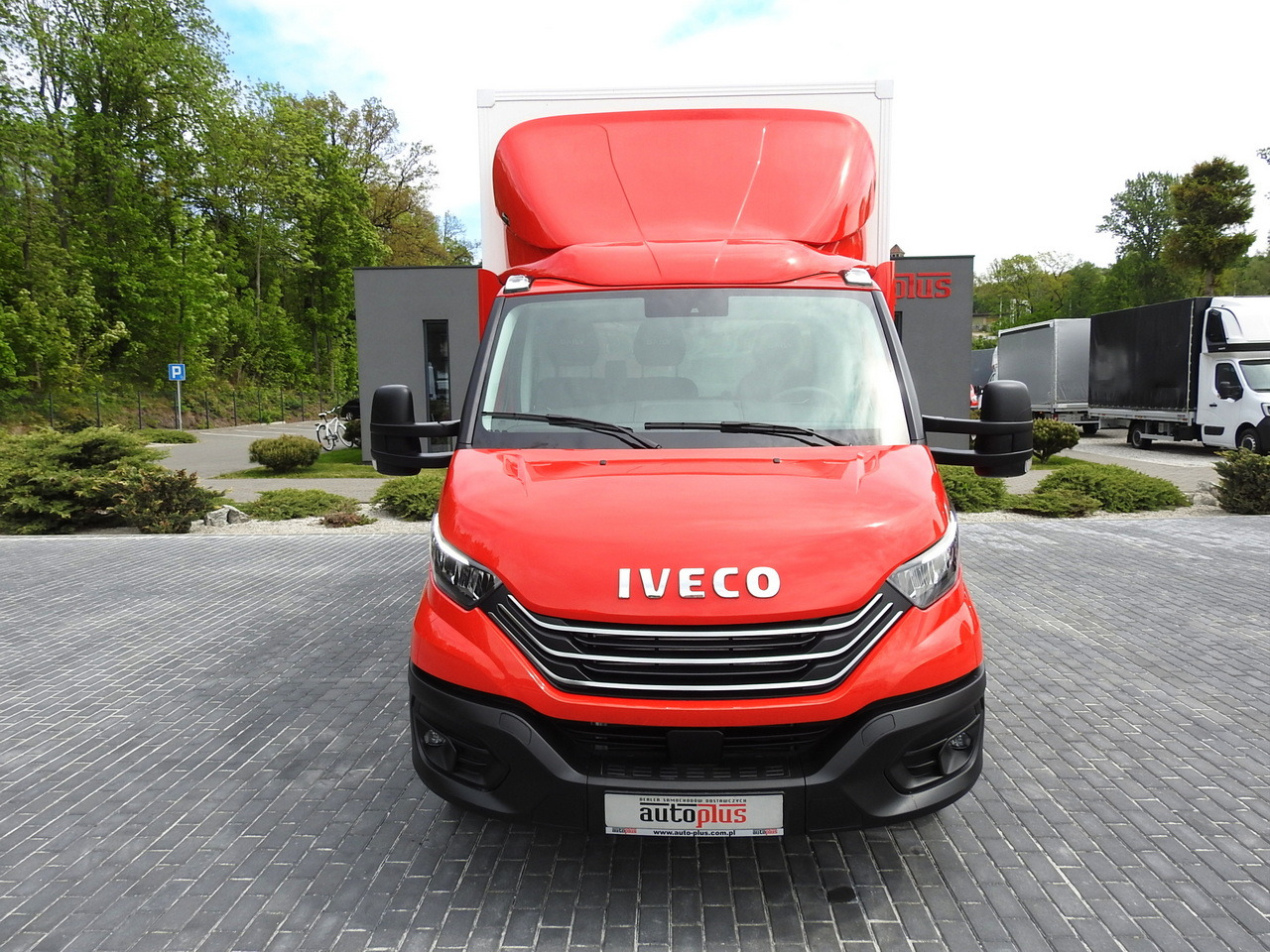IVECO DAILY 35S18 NEW BOX 10 PALLETS CRUISE CONTROL NAVIGATION AIR CONDITIONING LED LIGHTS GUARANTEE  180HP - Refrigerated van: picture 5 IVECO DAILY 35S18 NEW BOX 10 PALLETS CRUISE CONTROL NAVIGATION AIR CONDITIONING LED LIGHTS GUARANTEE  180HP - Refrigerated van: picture 5