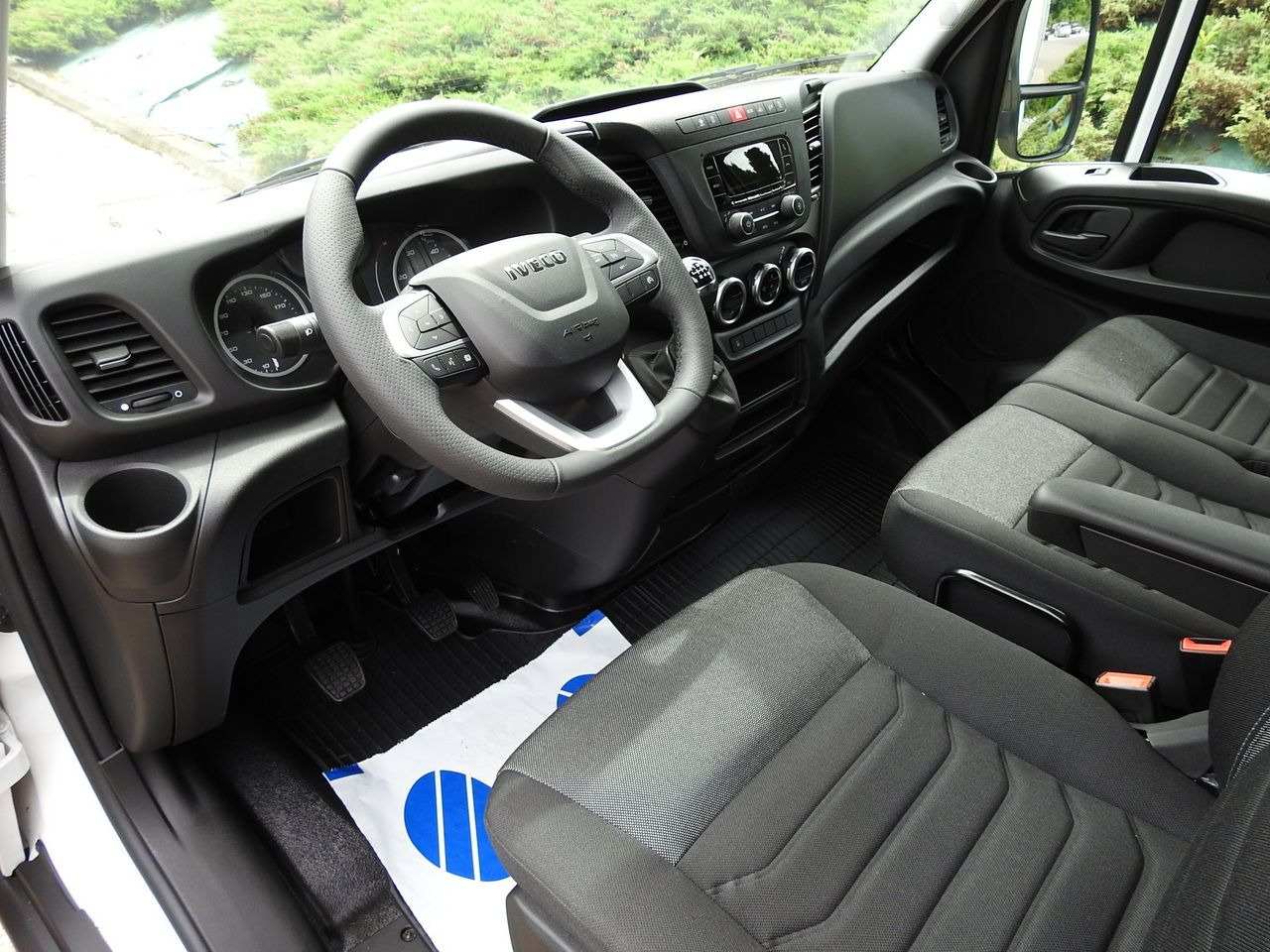 IVECO DAILY 35S18 NEW TARPAULIN WEBASTO CRUISE CONTROL AIR CONDITIONING 180HP - Curtain side van: picture 2 IVECO DAILY 35S18 NEW TARPAULIN WEBASTO CRUISE CONTROL AIR CONDITIONING 180HP - Curtain side van: picture 2