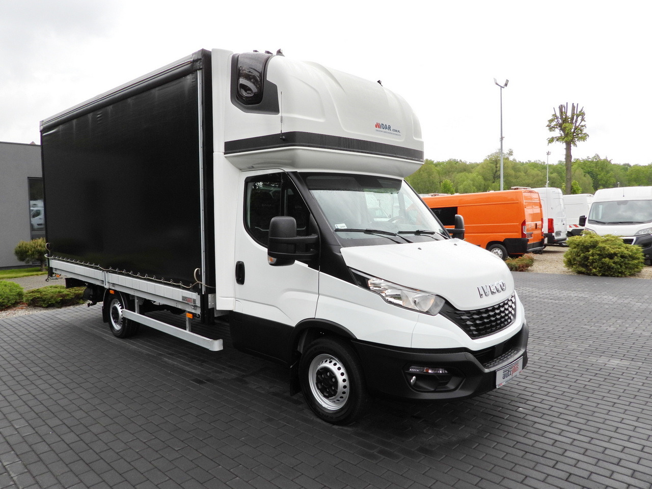 IVECO DAILY 35S18 TARPAULIN 10 PALLETS WEBASTO CRUISE CONTROL AIR CONDITIONING 180HP - Curtain side van: picture 4 IVECO DAILY 35S18 TARPAULIN 10 PALLETS WEBASTO CRUISE CONTROL AIR CONDITIONING 180HP - Curtain side van: picture 4