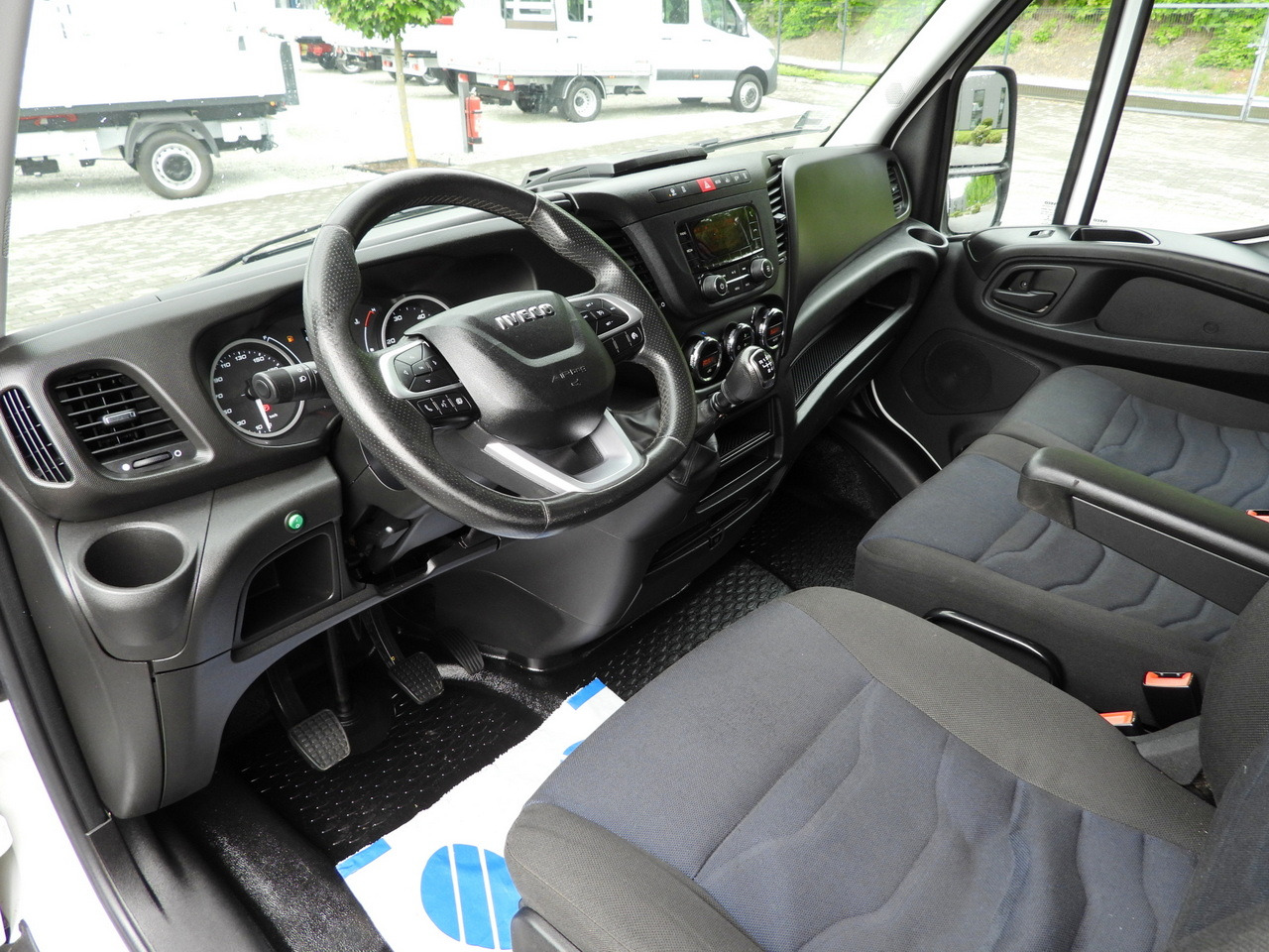 IVECO DAILY 35S18 TARPAULIN 10 PALLETS WEBASTO CRUISE CONTROL AIR CONDITIONING 180HP - Curtain side van: picture 2 IVECO DAILY 35S18 TARPAULIN 10 PALLETS WEBASTO CRUISE CONTROL AIR CONDITIONING 180HP - Curtain side van: picture 2