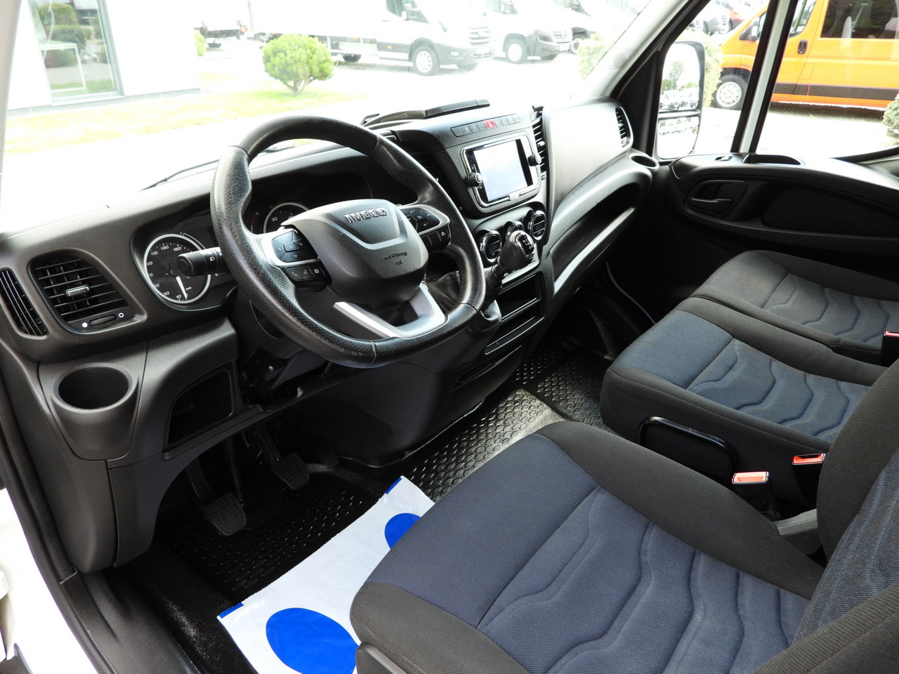 IVECO DAILY 35S18 TARPAULIN 10 PALLETS WEBASTO CRUISE CONTROL NAVIGATION LED LIGHTS AIR CONDITIONING 180HP - Curtain side van: picture 2 IVECO DAILY 35S18 TARPAULIN 10 PALLETS WEBASTO CRUISE CONTROL NAVIGATION LED LIGHTS AIR CONDITIONING 180HP - Curtain side van: picture 2