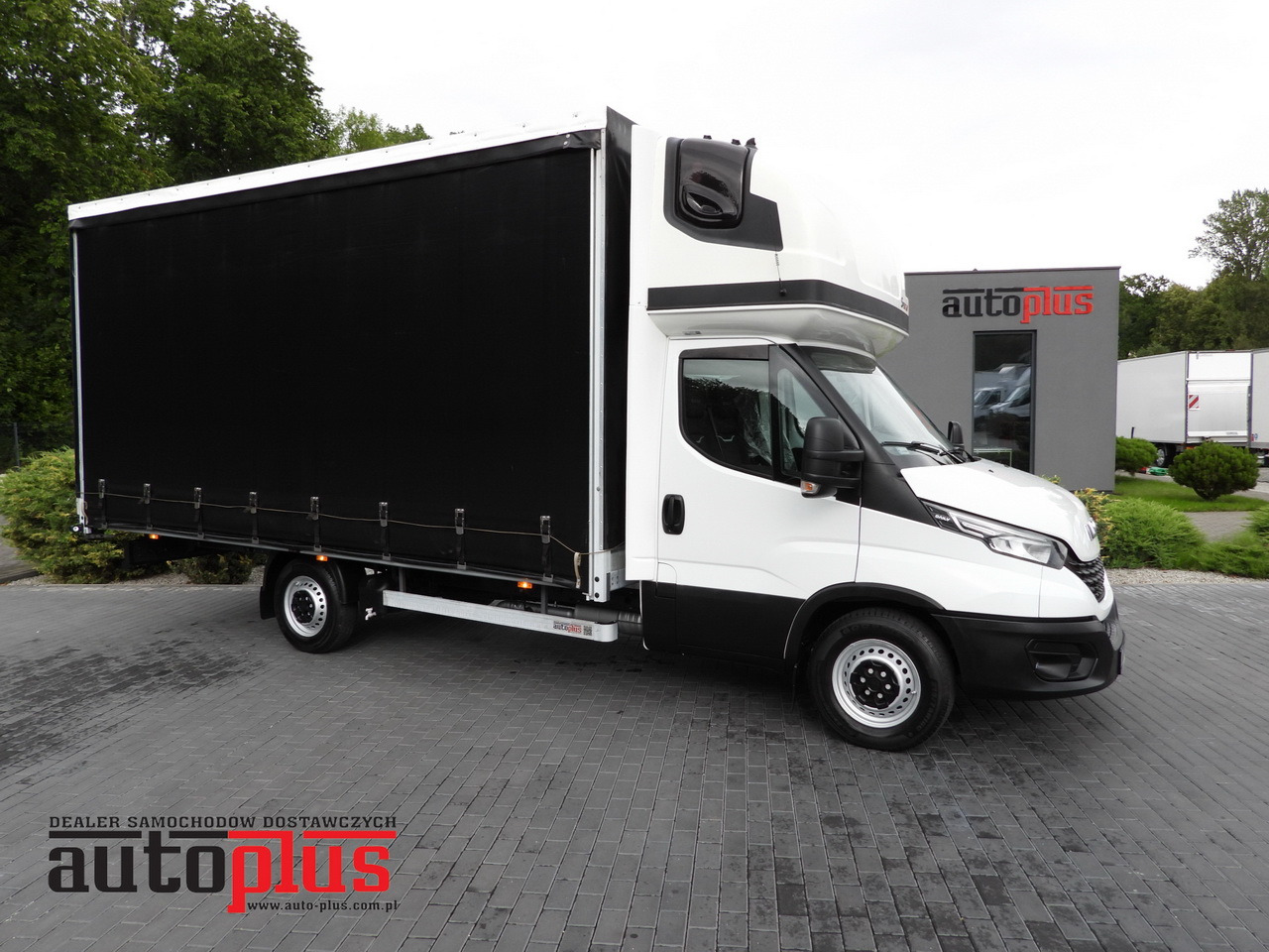 IVECO DAILY 35S18 TARPAULIN 10 PALLETS WEBASTO CRUISE CONTROL NAVIGATION LED LIGHTS AIR CONDITIONING 180HP - Curtain side van: picture 1 IVECO DAILY 35S18 TARPAULIN 10 PALLETS WEBASTO CRUISE CONTROL NAVIGATION LED LIGHTS AIR CONDITIONING 180HP - Curtain side van: picture 1